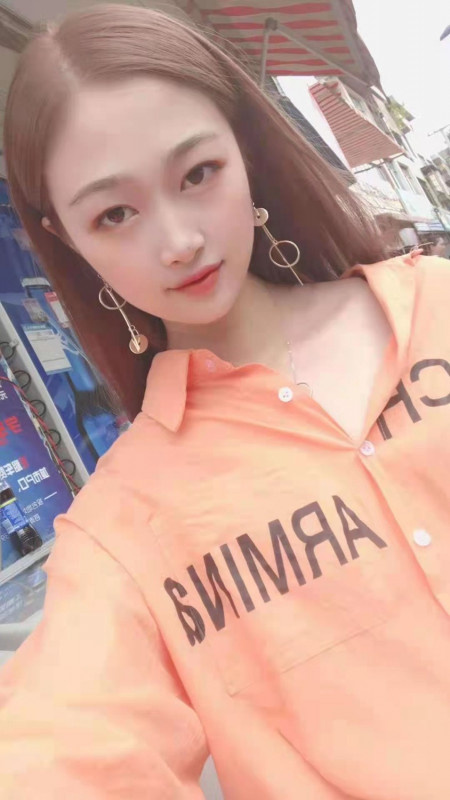 妹子姿势配合，态度好，适合颜控腿控