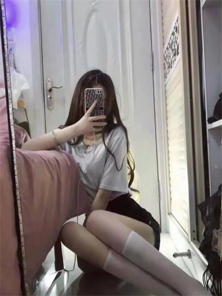 体验兼职学生妹，很年轻很嫩