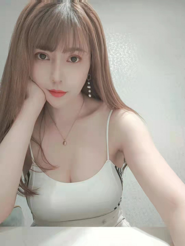 白嫩肤质，全身原装天然大美女