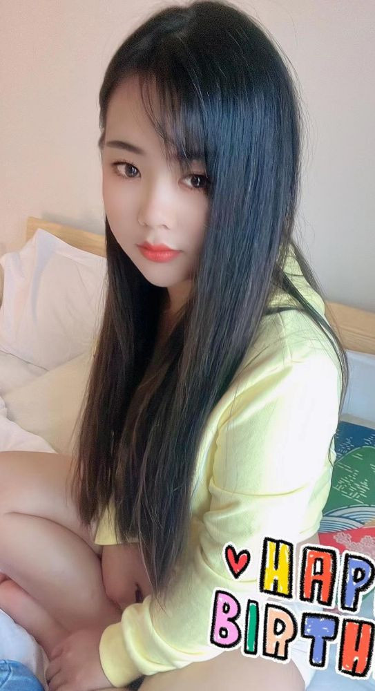 妹子脸蛋精致，身材娇小，热情不偷懒