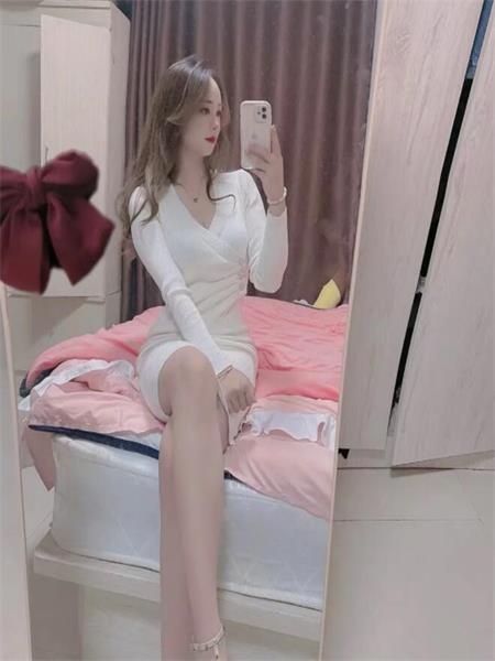 年轻嫩妹身材比例好