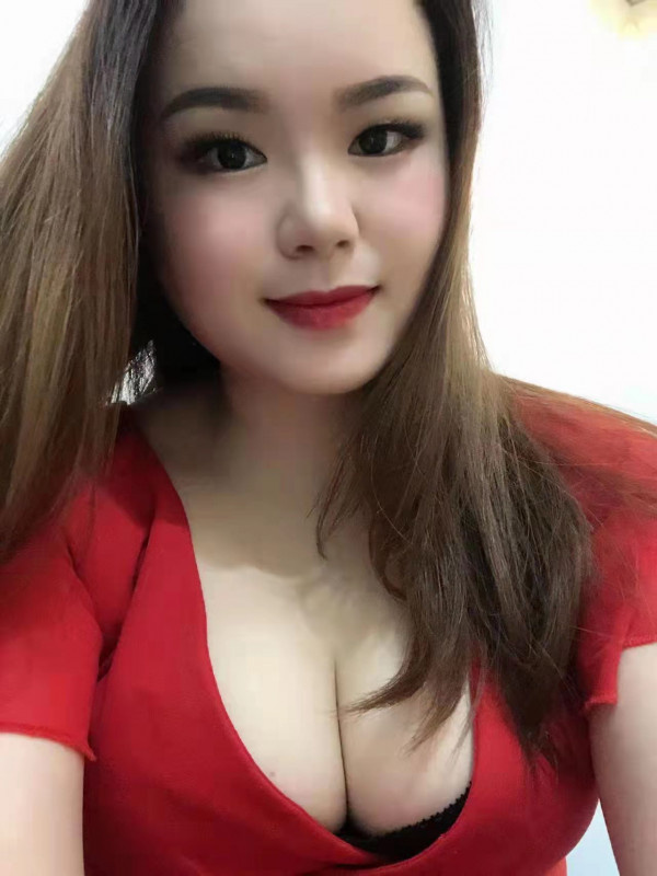 丰润大胸妹，扛着双腿干真是刺激