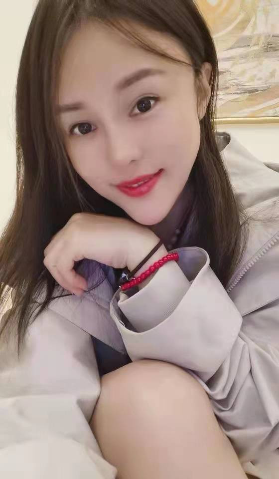高颜年轻妹子，下面挺紧，叫声浪