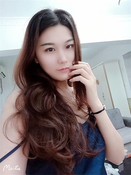 大长腿美女服务好，吹啦弹唱都到位