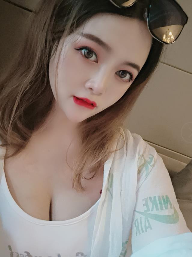 很有气质的小美女，热情健谈，不敷衍
