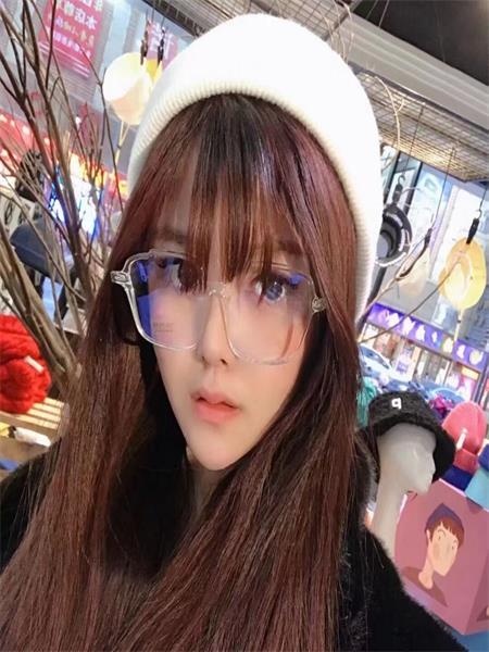 妹子气质不错，长的还行，放了一水挺爽的