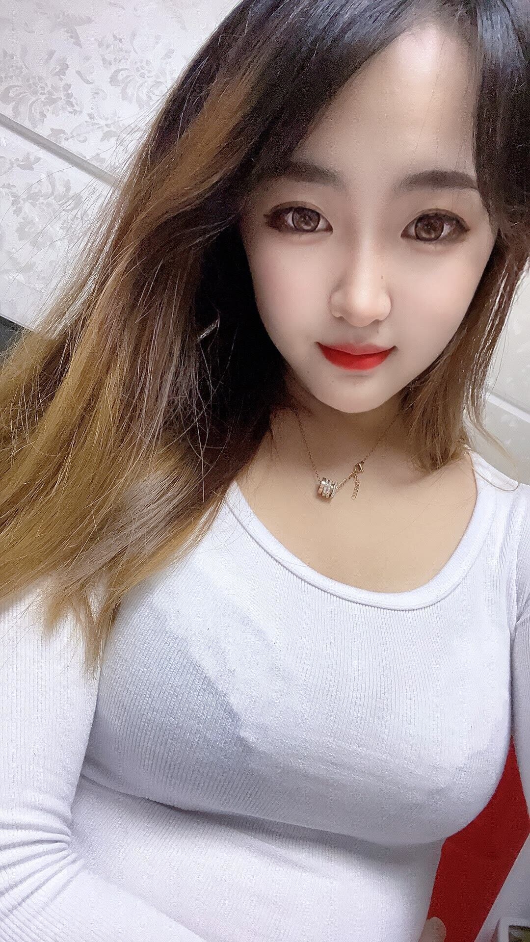 身材火辣的小美女 ，性感惹火，很勾人