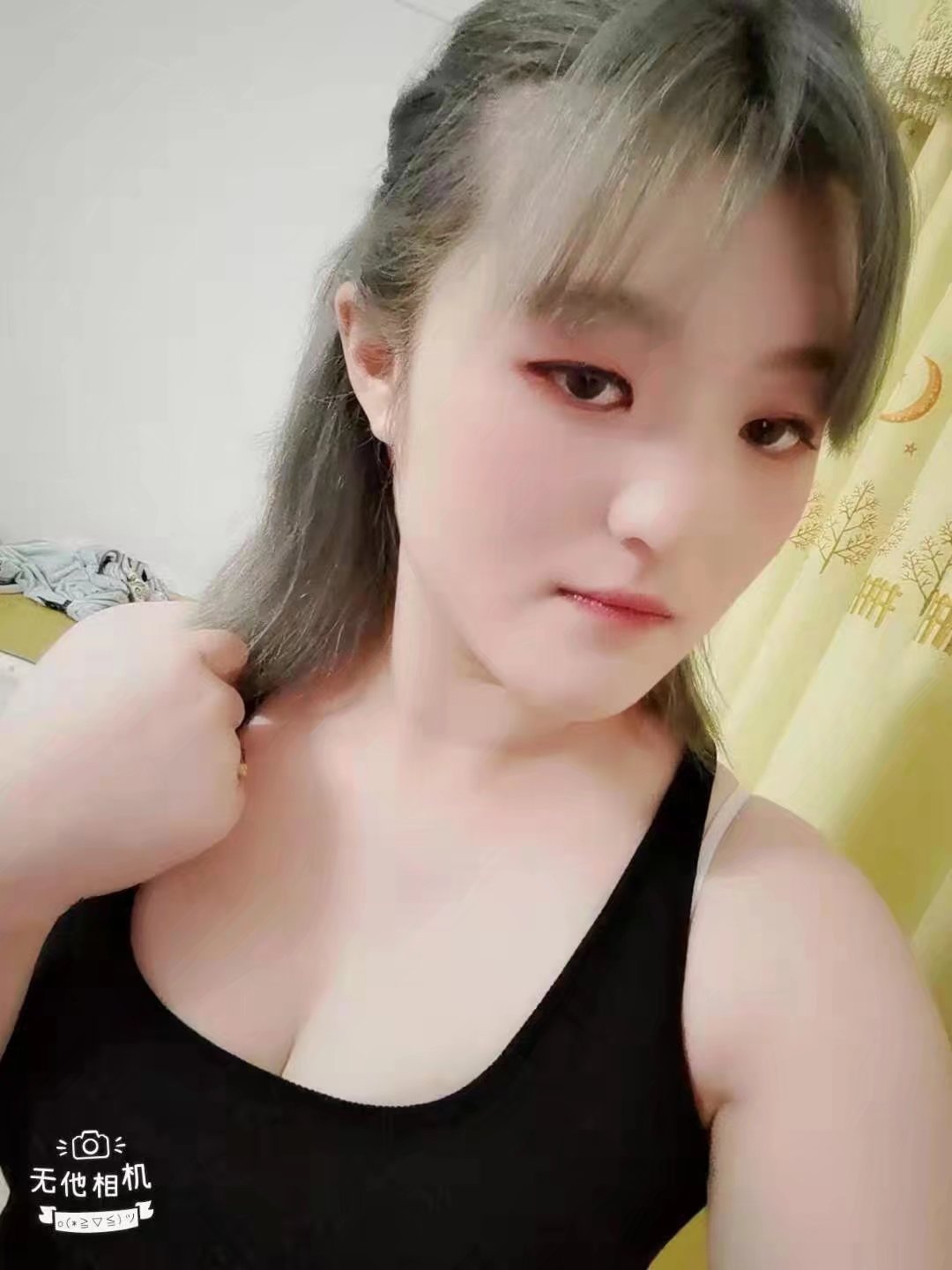 双峰雪白的少妇，服务认真，值得一试