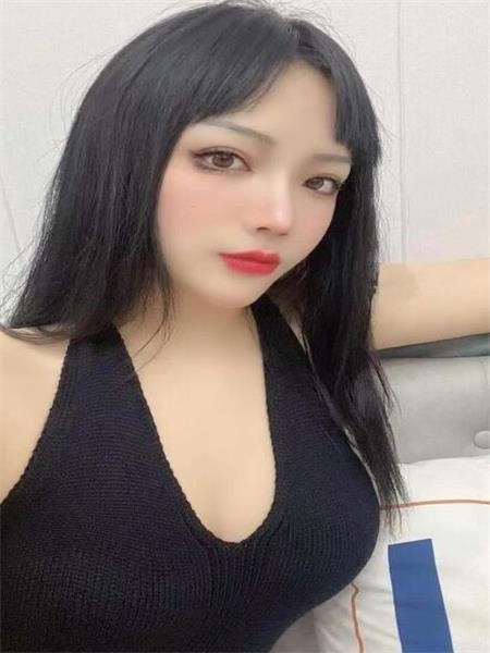 00后娇嫩小美女，胸大服务好