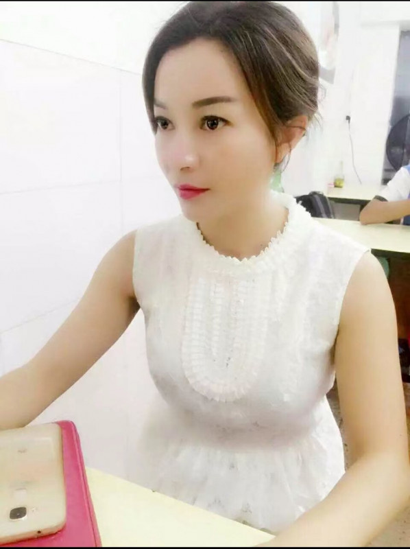 身材小巧的少妇，想怎么干都行