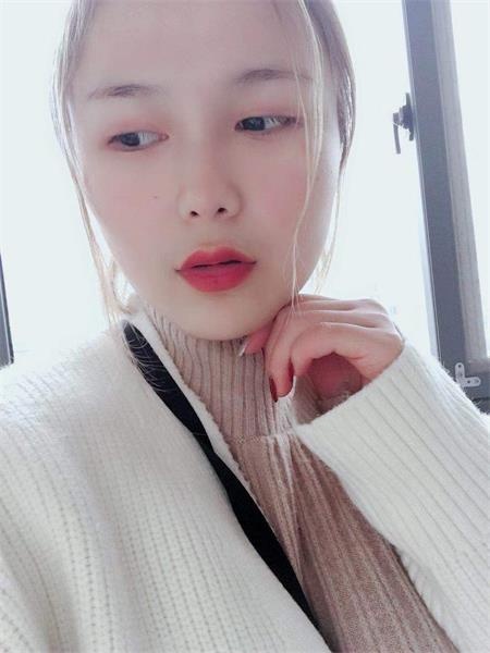 年轻的妹子口活不错，长的也还行
