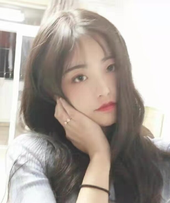 外表文静的高颜小姐姐，实则骚女一枚