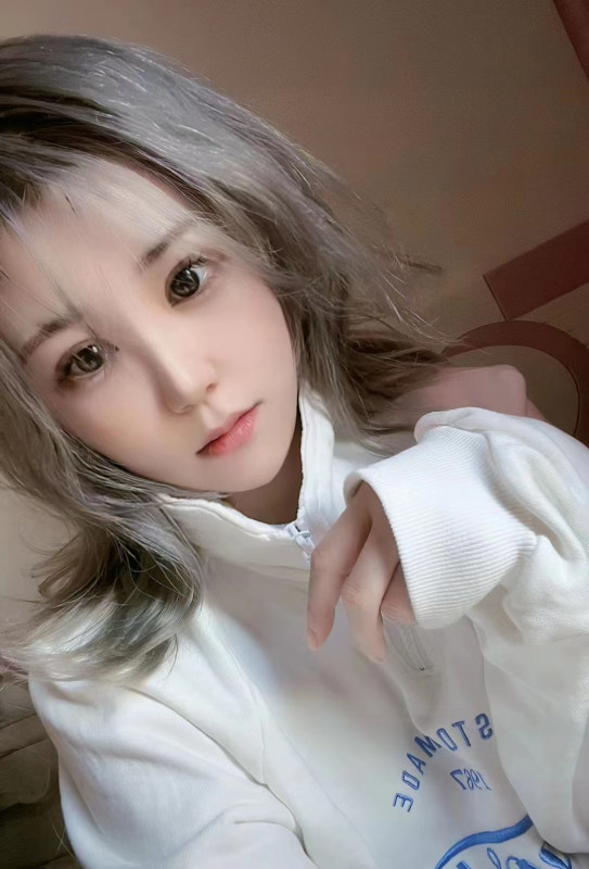 皮肤白皙，年轻，颜值高，非常骚