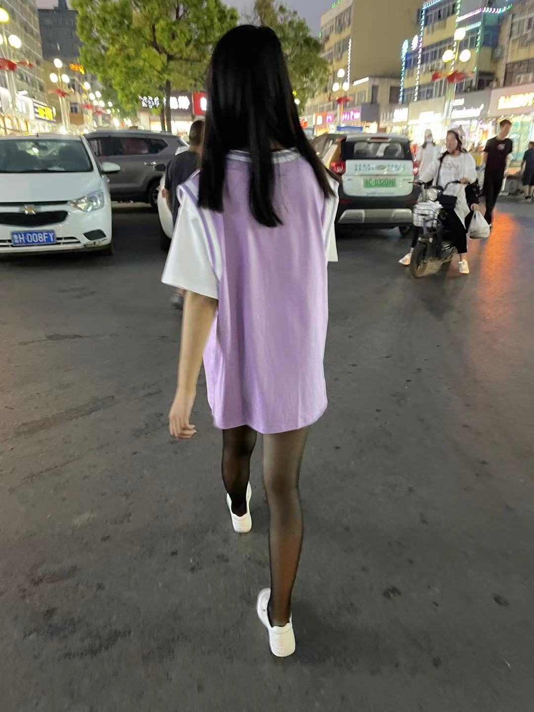 黑丝大长腿美女，身轻体柔，各种姿势都可以