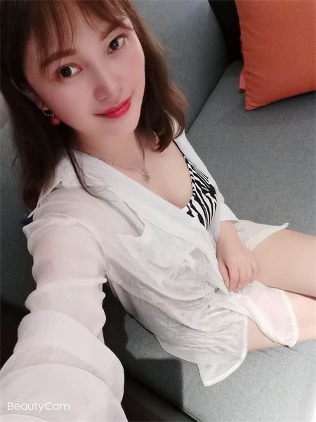 小妹胸非常大，女上时大灯上下晃动，刺激