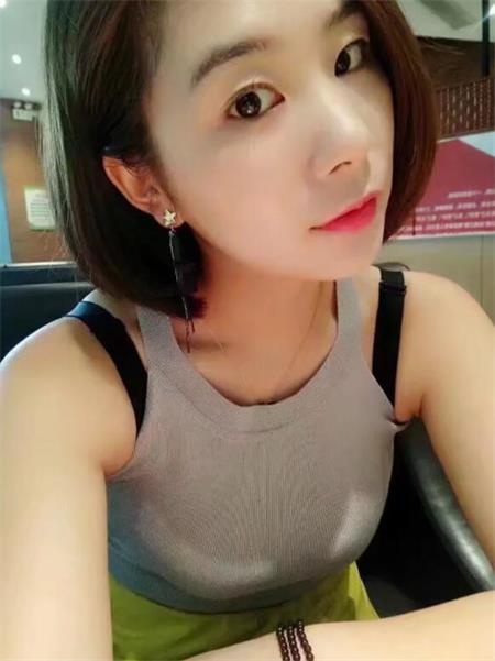 颜值不错，性价比很高的美女