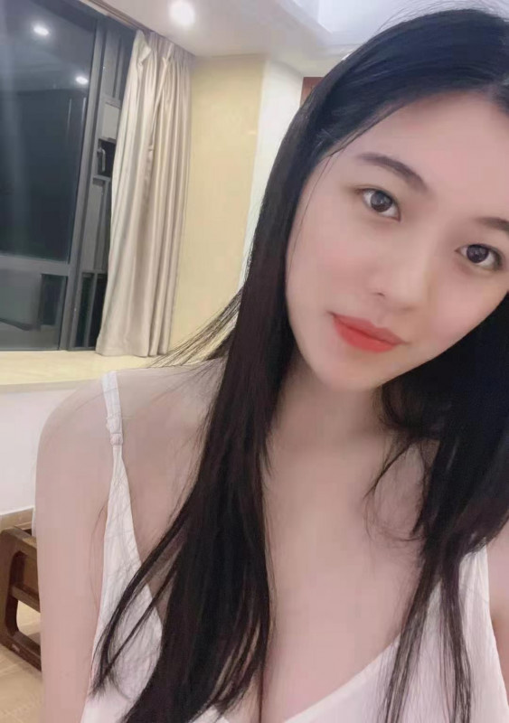 下面会收缩的妹子，被夹得太舒服了