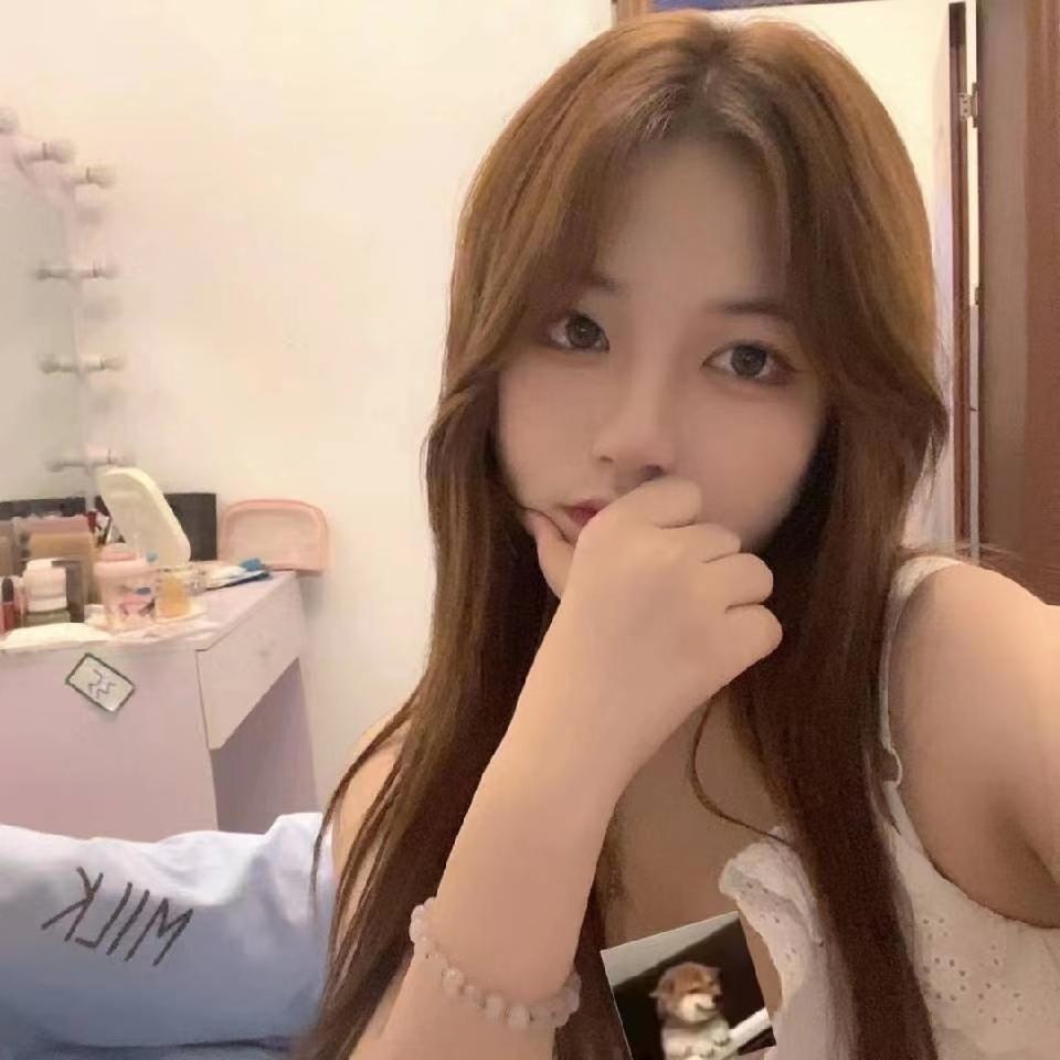 口活一流的年轻妹子，身材娇小，可以抱起来干