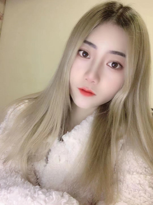 妹子身材很好，口活认真，插入又紧又爽