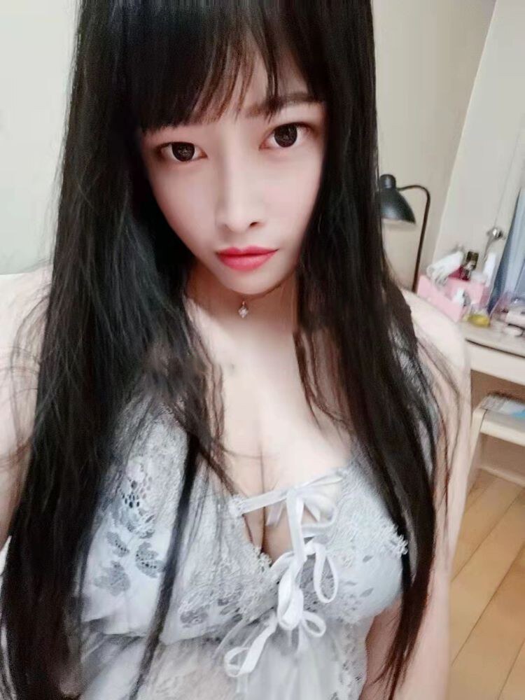 自聊自做的大奶妹，说话温柔，会撩人