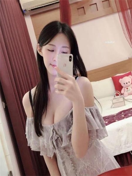 胸大的温柔女人，服务热情，很有感觉 