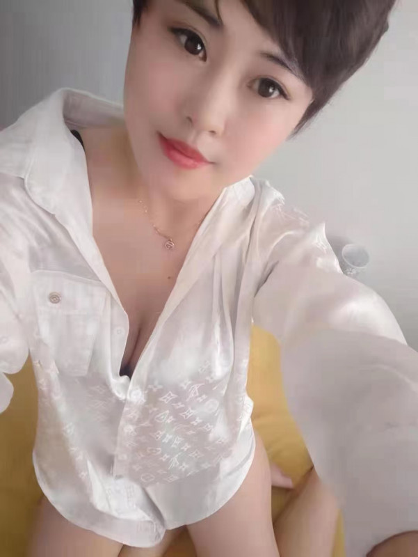 兼职短发妹，身材不错，喜欢叫