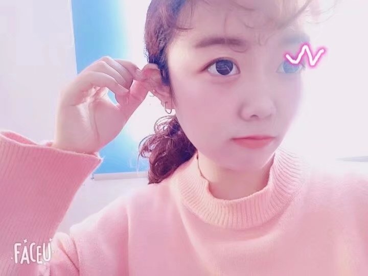 夜战大胸嫩妹，长的不错，下面紧