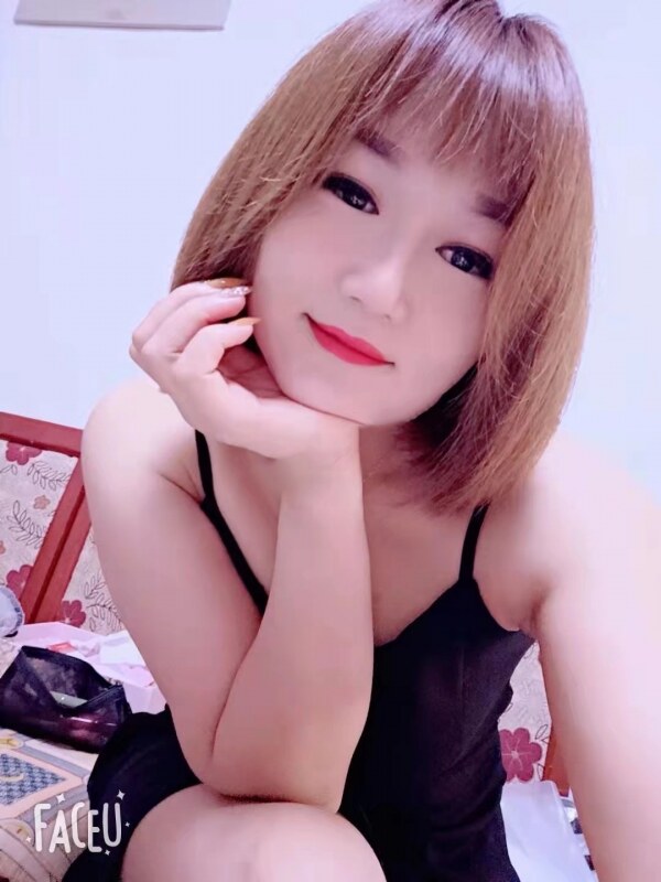 态度认真的小妹子，性感微胖，值得一试