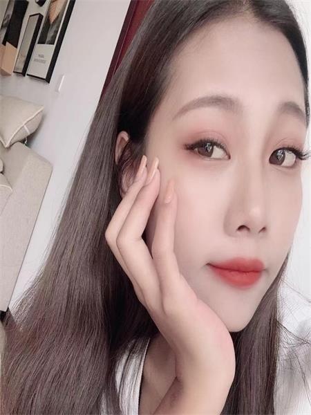 妹子一双小白兔真舒服，很柔软