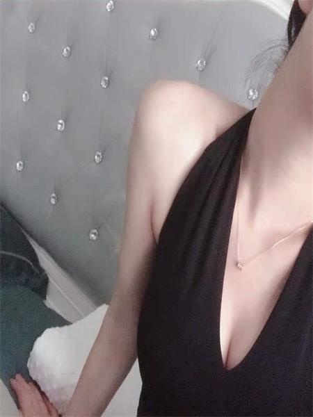 服务非常爽的妩媚女人，值得体验
