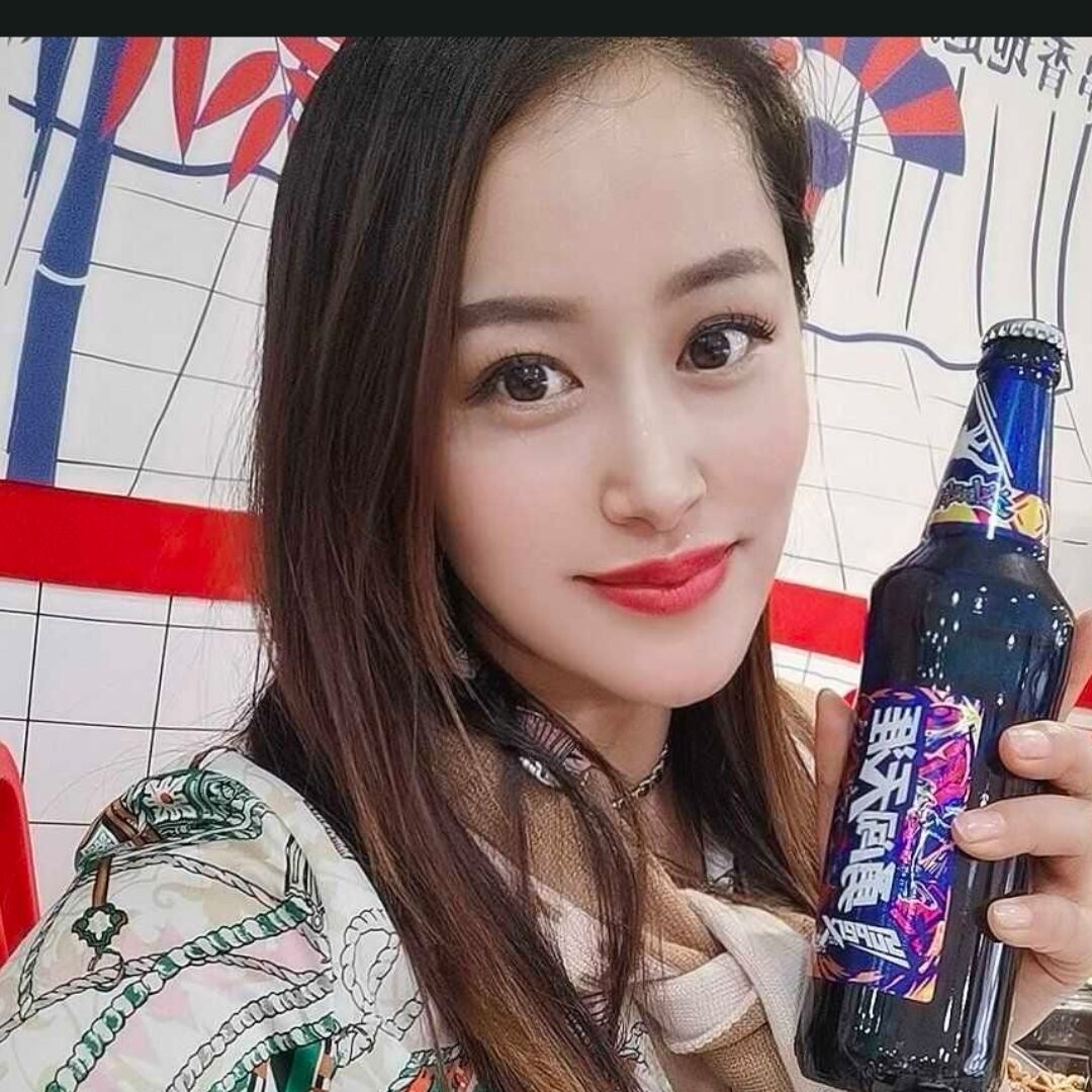 长相漂亮的熟女，服务不错，很骚不机车