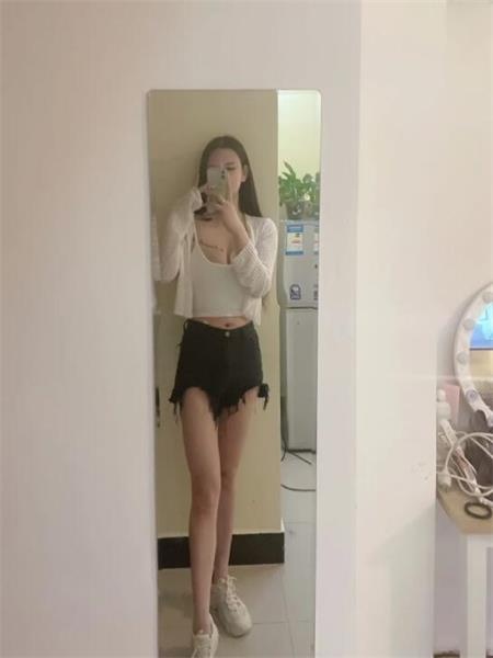 妹子皮肤很嫩很嫩，服务整体很不错，泻火爽