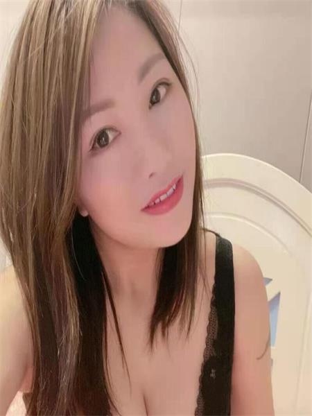 不错的一个小颜值，服务型女王，爽的很