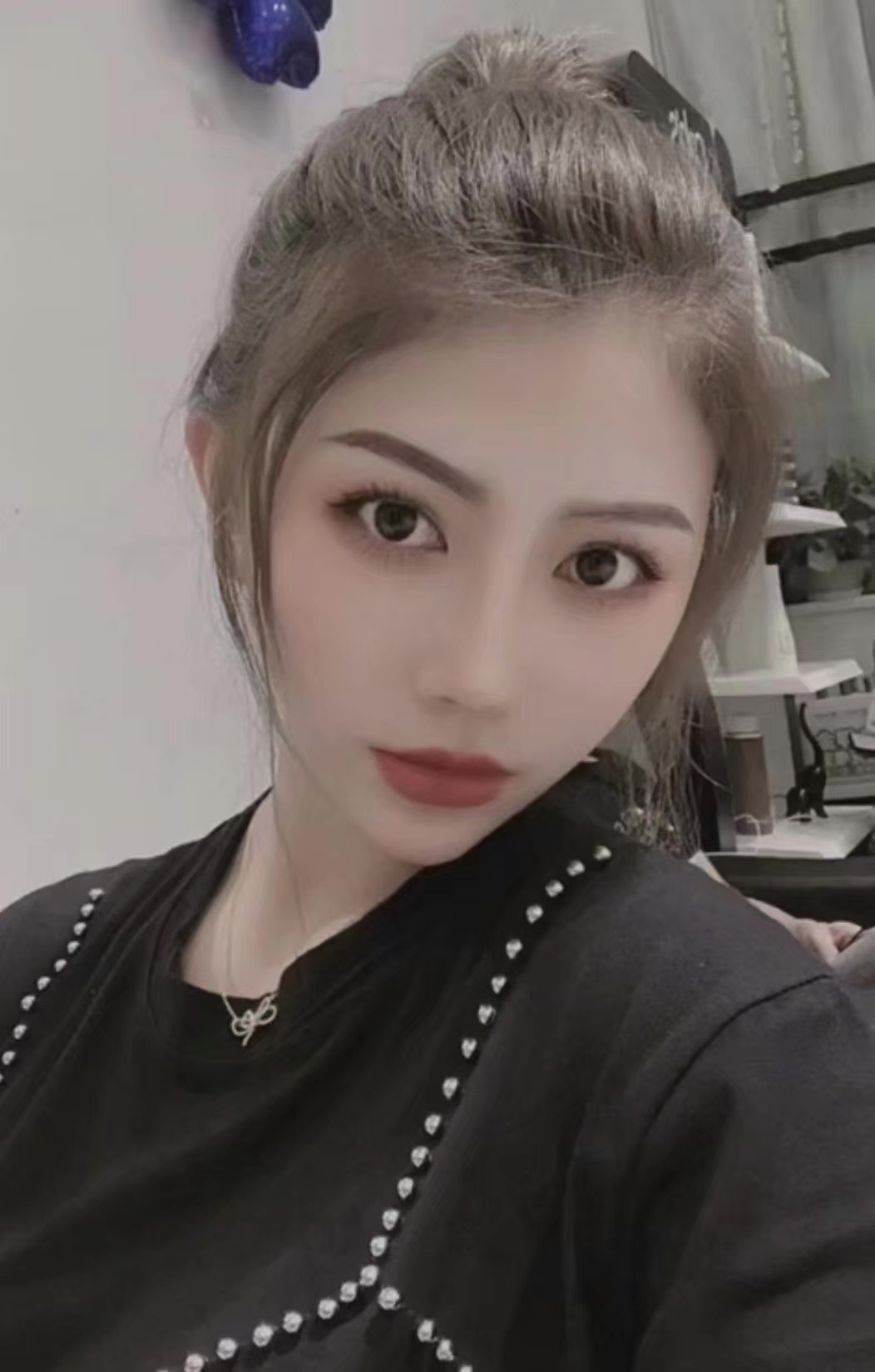 练舞蹈的大美女，身材好，一字马可解锁各种姿势