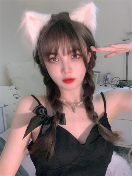 妹子长相还可以，胸特别大，胸推舒服的很