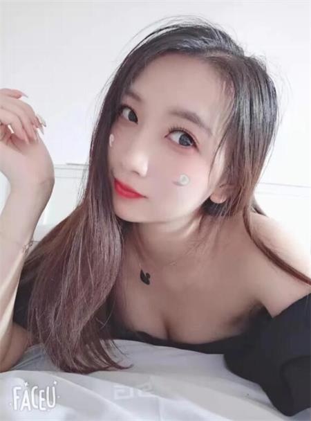 妹子身材很好，基本没有赘肉，下面很紧会夹