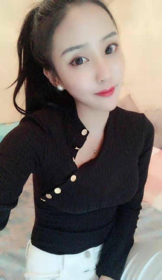 颜值不错的轻熟女，性感动人