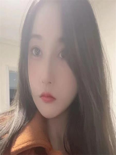 妹子很漂亮，身材娇小，干起来挺爽