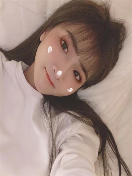 小鸟依人型的妹子，舌头特别灵活