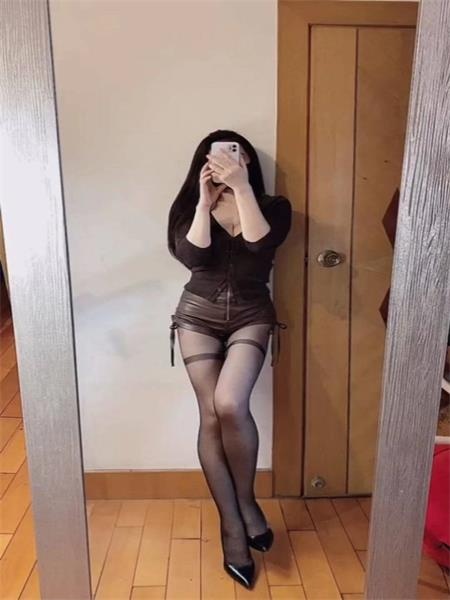 风骚大胸小娘们，活好，泻火很舒服