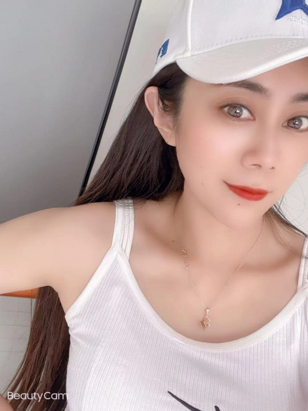 大眼长腿美女，真是风骚小腰精