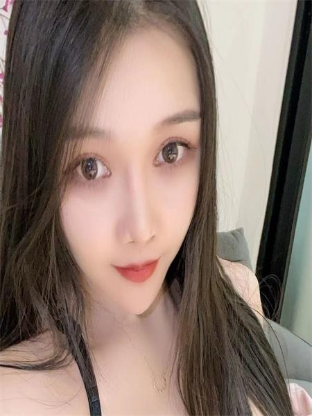 妹子很年轻，胸大，服务不机车不催