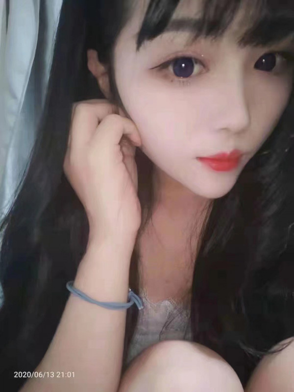 个子不高的妹子，逼紧有水
