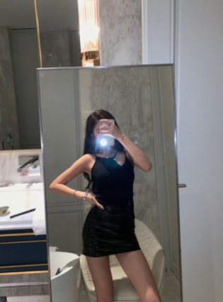 可以玩丝袜诱惑的小妹妹，真是太有魅力了