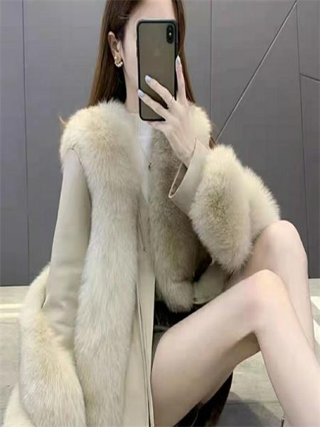 奶超大的少妇，口活很棒，服务非常完美