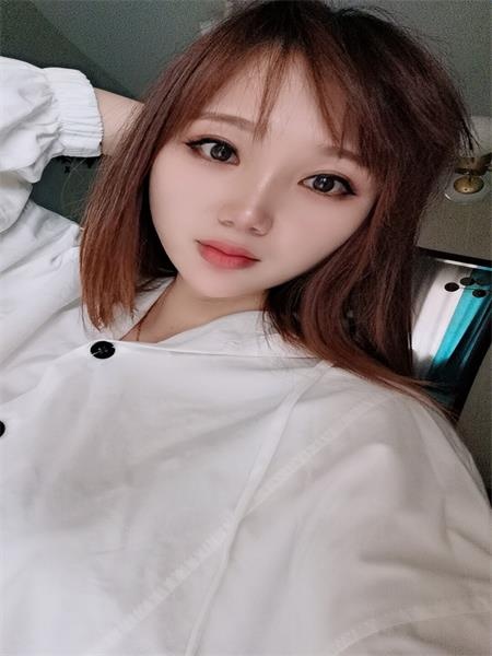 小姐姐长得很清纯可爱，给人一种女友的感觉