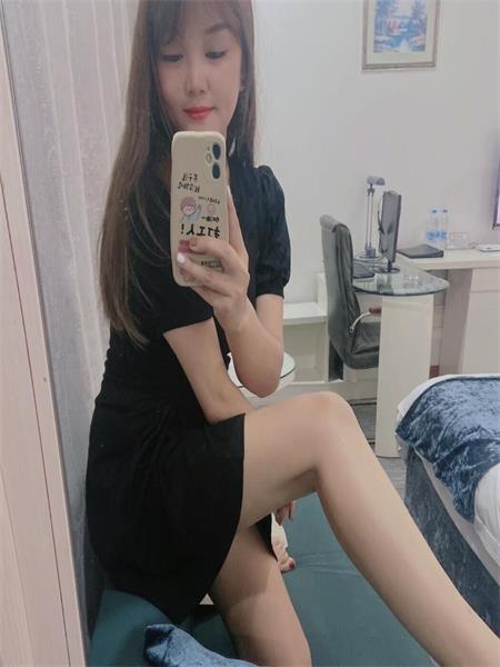 妹子腿很不错，身材很棒，性价比挺高