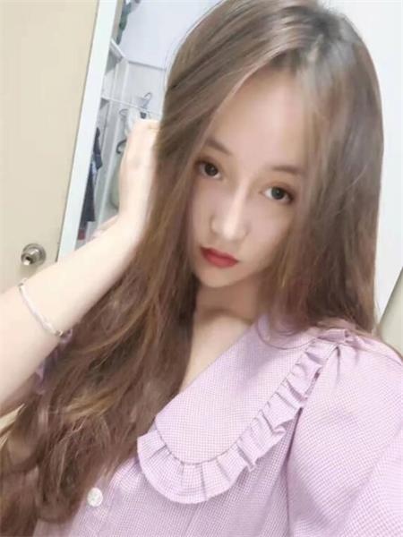 胸摸起来很嫩的妹子，泻火非常爽