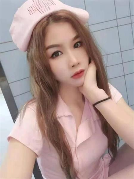 年轻的小姐姐，颜值身材好，娇小可爱