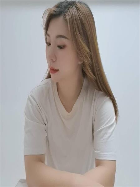少妇泄火就是爽，颜值也还行，喜欢的约